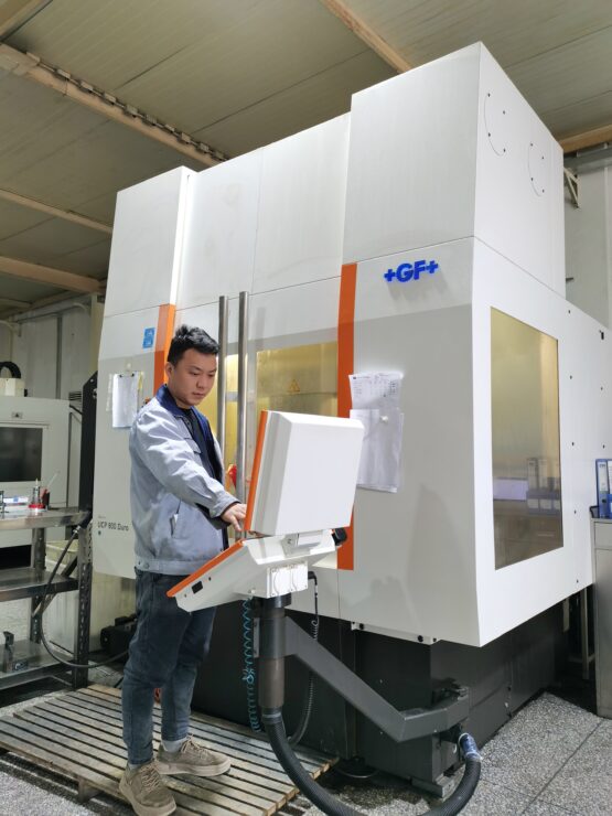 Ucp800五轴联动镗铣加工中心